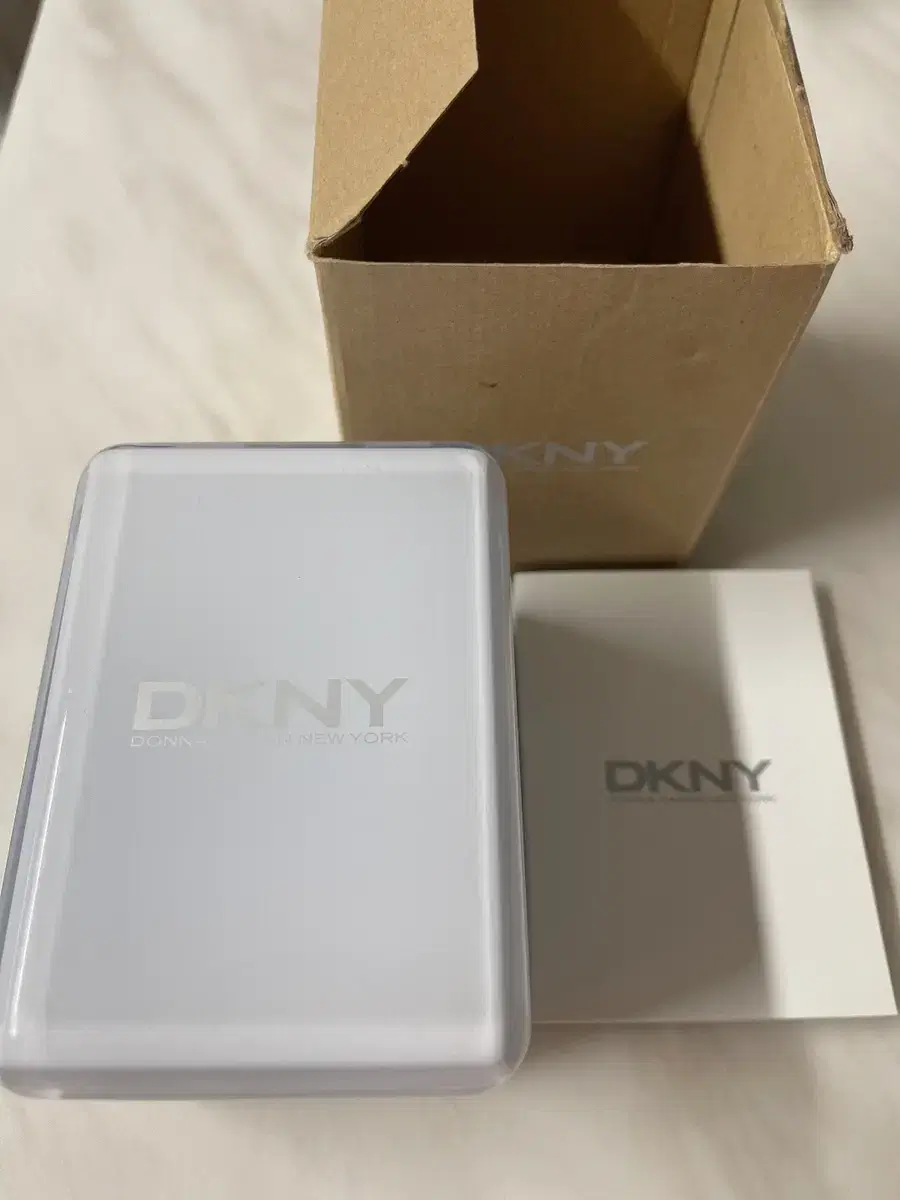 dkny 금장시계